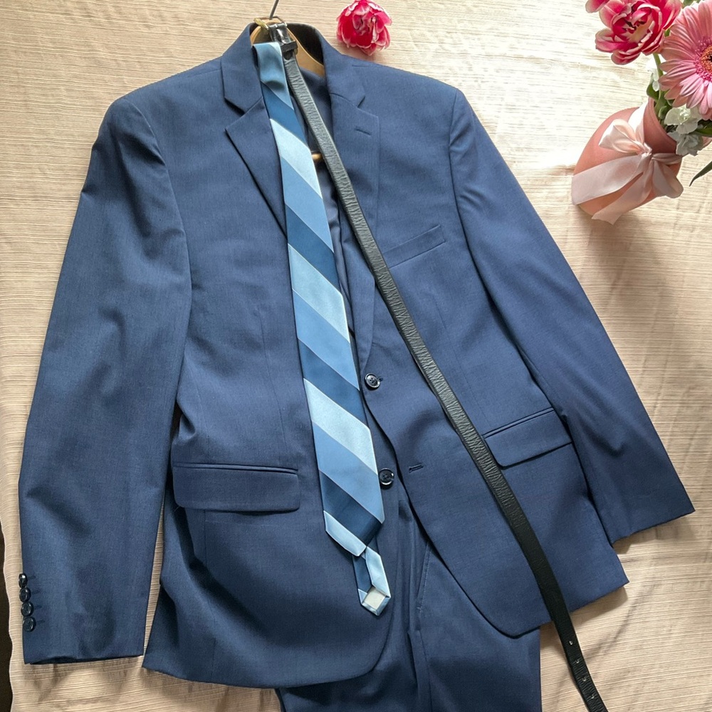 Men’s blue suit large, 34” waist, includes belt and tie